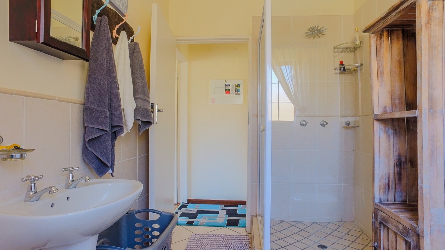 To Let 3 Bedroom Property for Rent in The Coves North West
